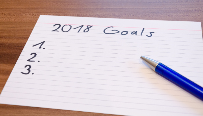 index card with 2018 goals written on it and blue pen